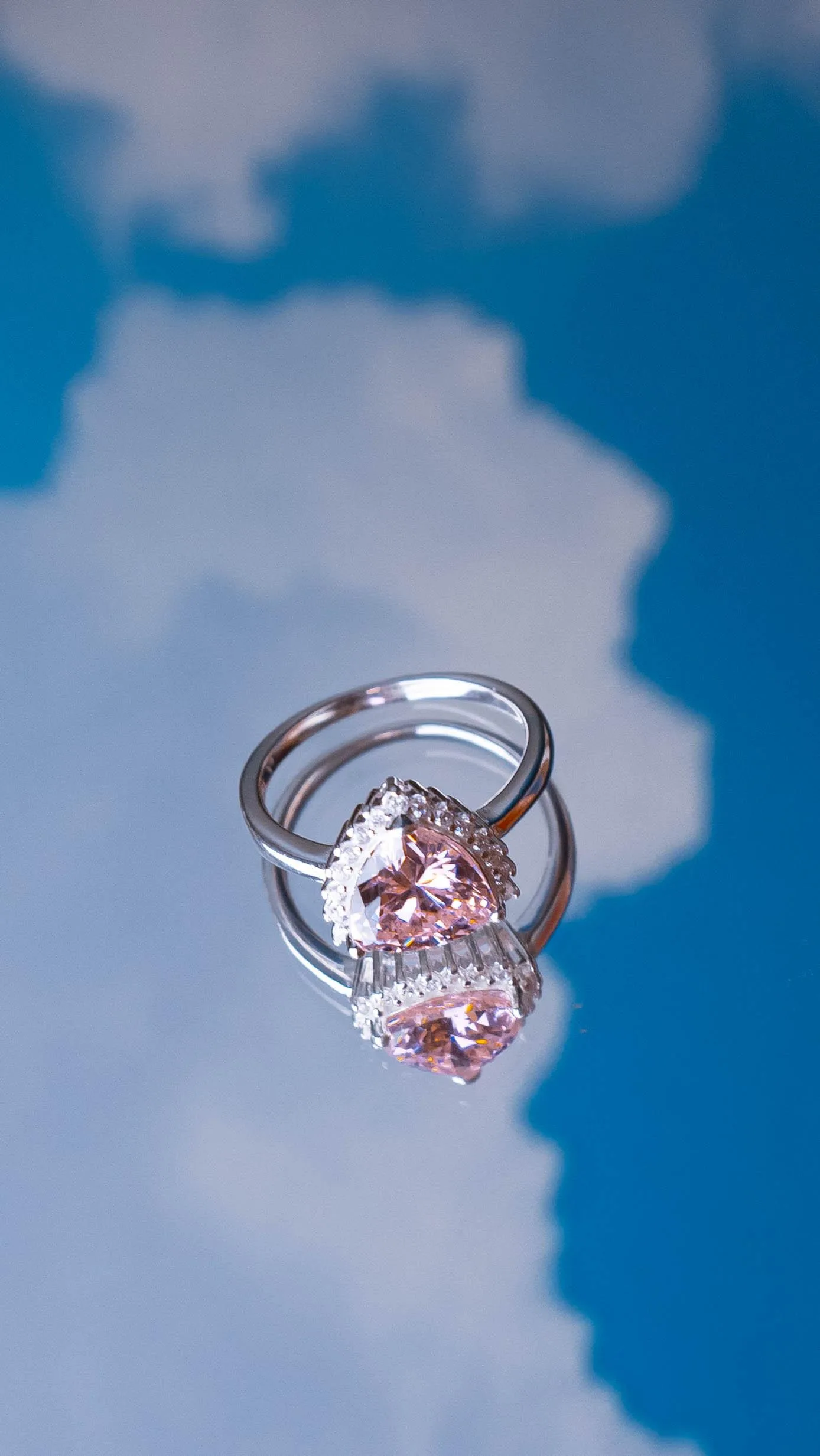 Anillo de Plata triangular rosa con cubic y micropave