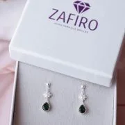 zarcillos de gota y estrellas verde esmeralda