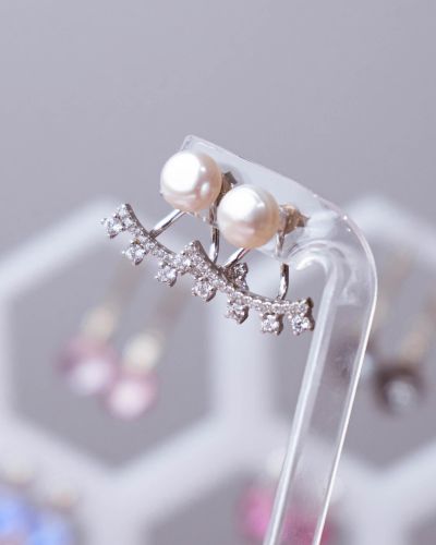 Aros rodinados, perlas con abanico strass