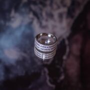 Importante anillo sinfindoble de plata rodinada con cubic cristal y amatista