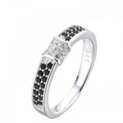 Anillo con microcubics blanco y negro de Plata 925