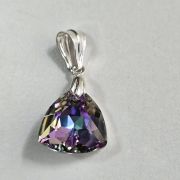 Dije de cristal swarovsky triangular violeta