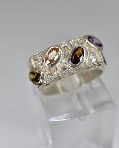 Anillo martille de plata con cristales ovalados de colores