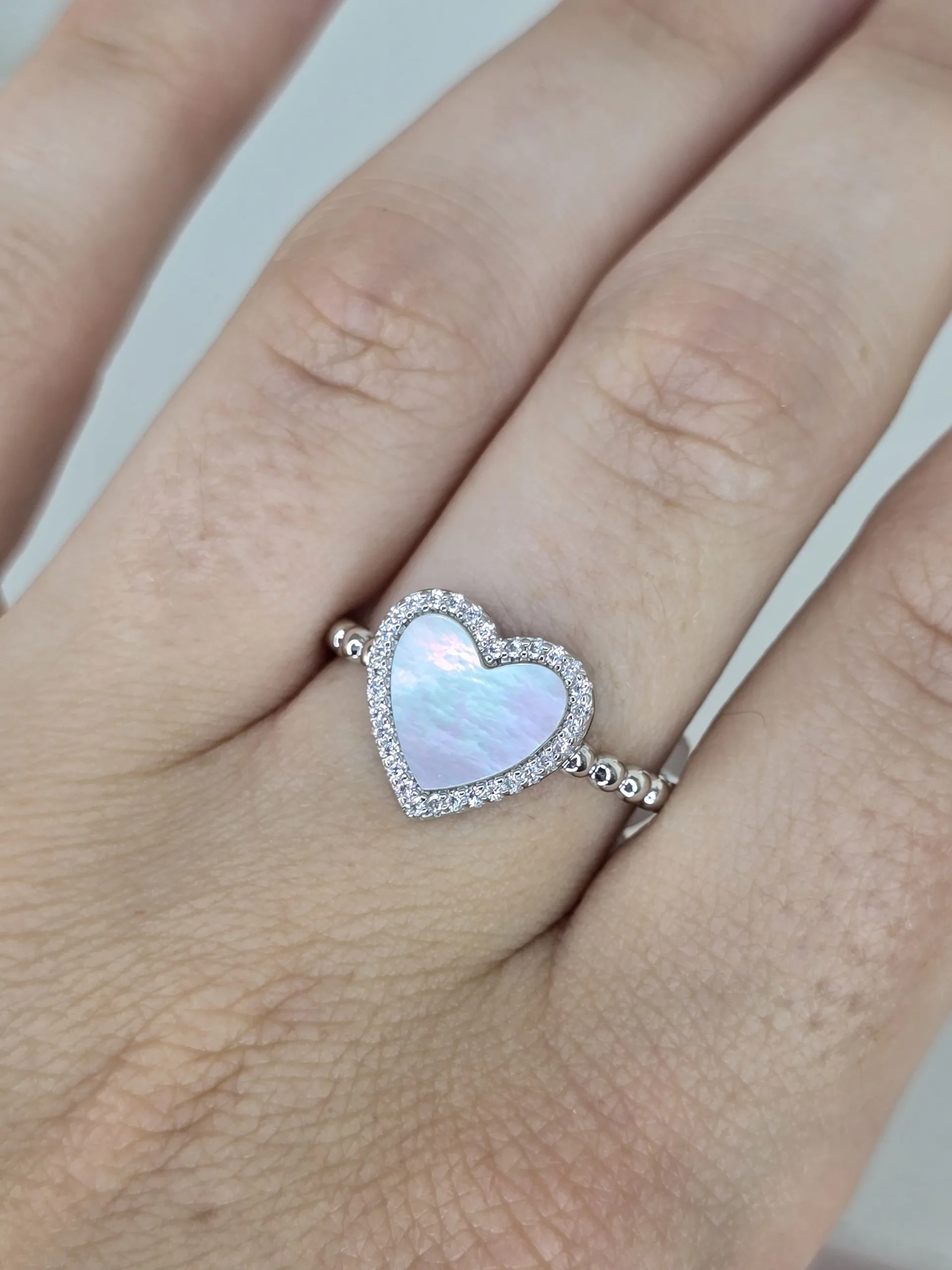 Anillo bolitas y corazón tonalidad plata rodinada