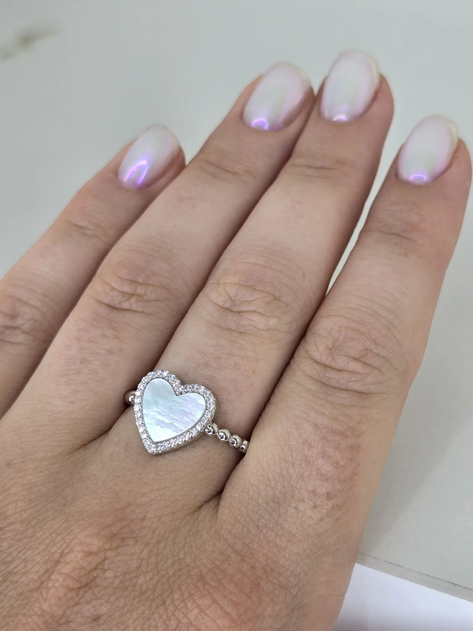 Anillo bolitas y corazón tonalidad plata rodinada