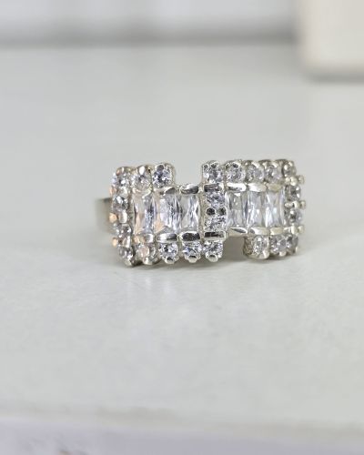 Anillo con cubics de plata rodinada