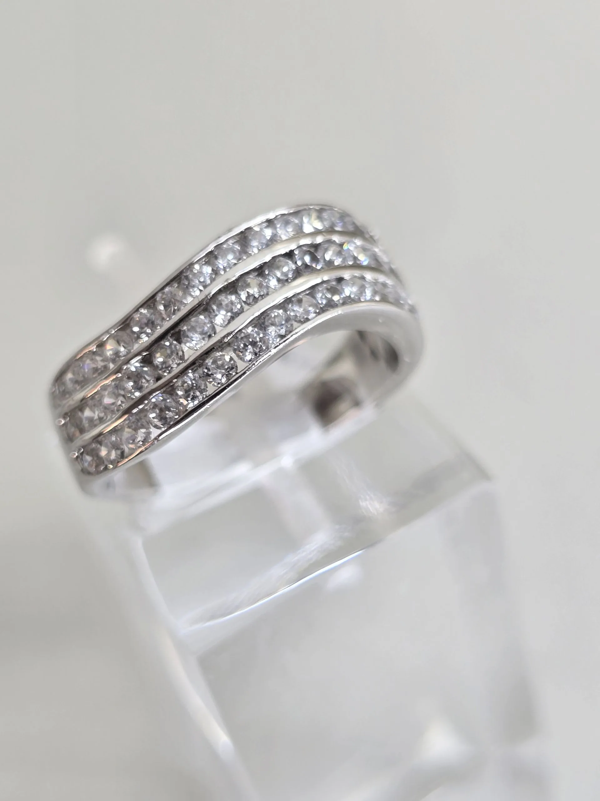 Anillo curvo triple cubics importado
