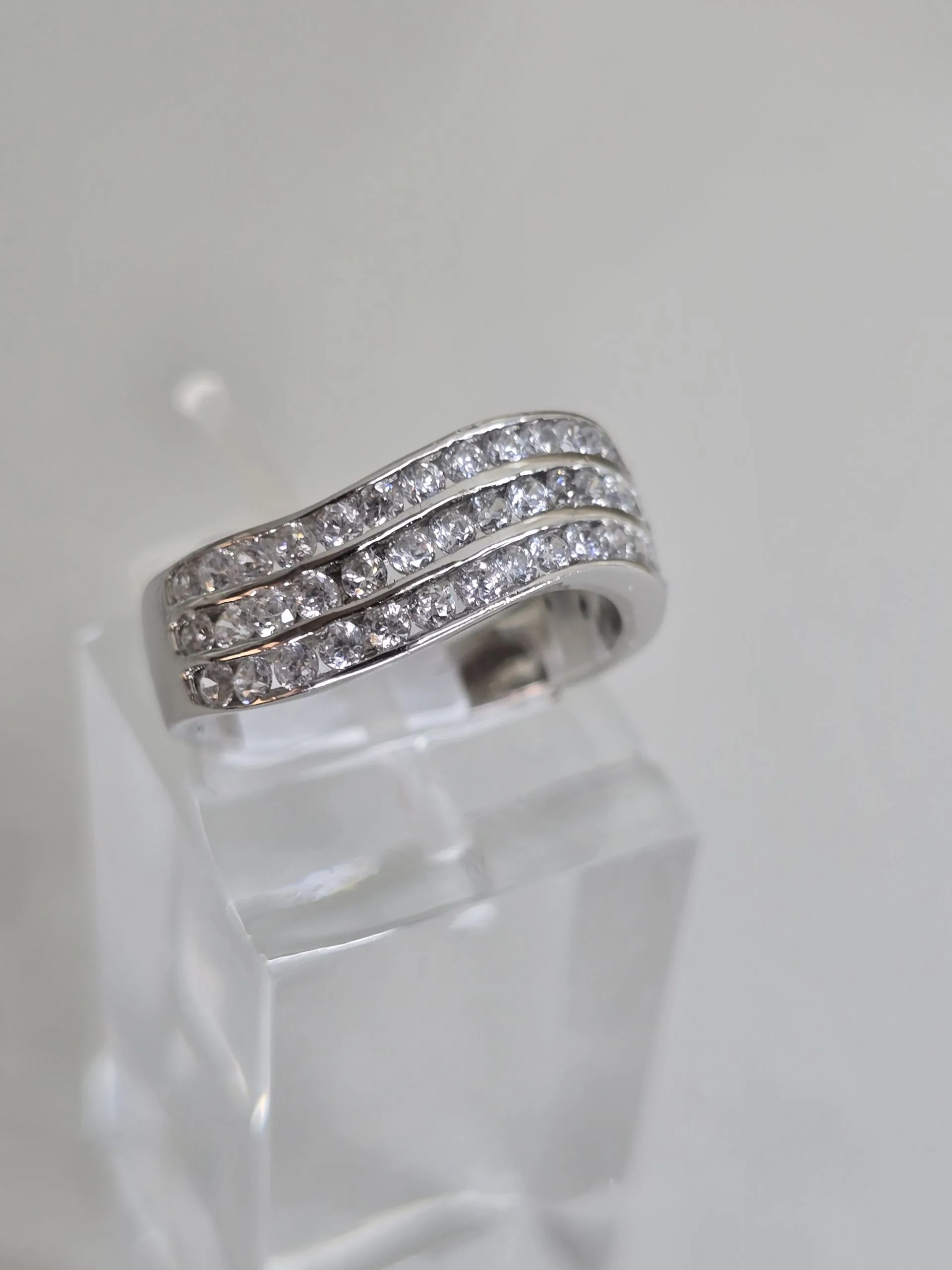Anillo curvo triple cubics importado