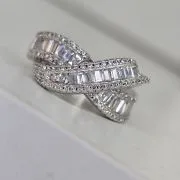 Anillo trenzado plata rodinada con cubics