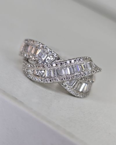 Anillo trenzado plata rodinada con cubics