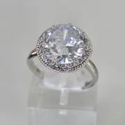 Importante anillo cristal cubic importado