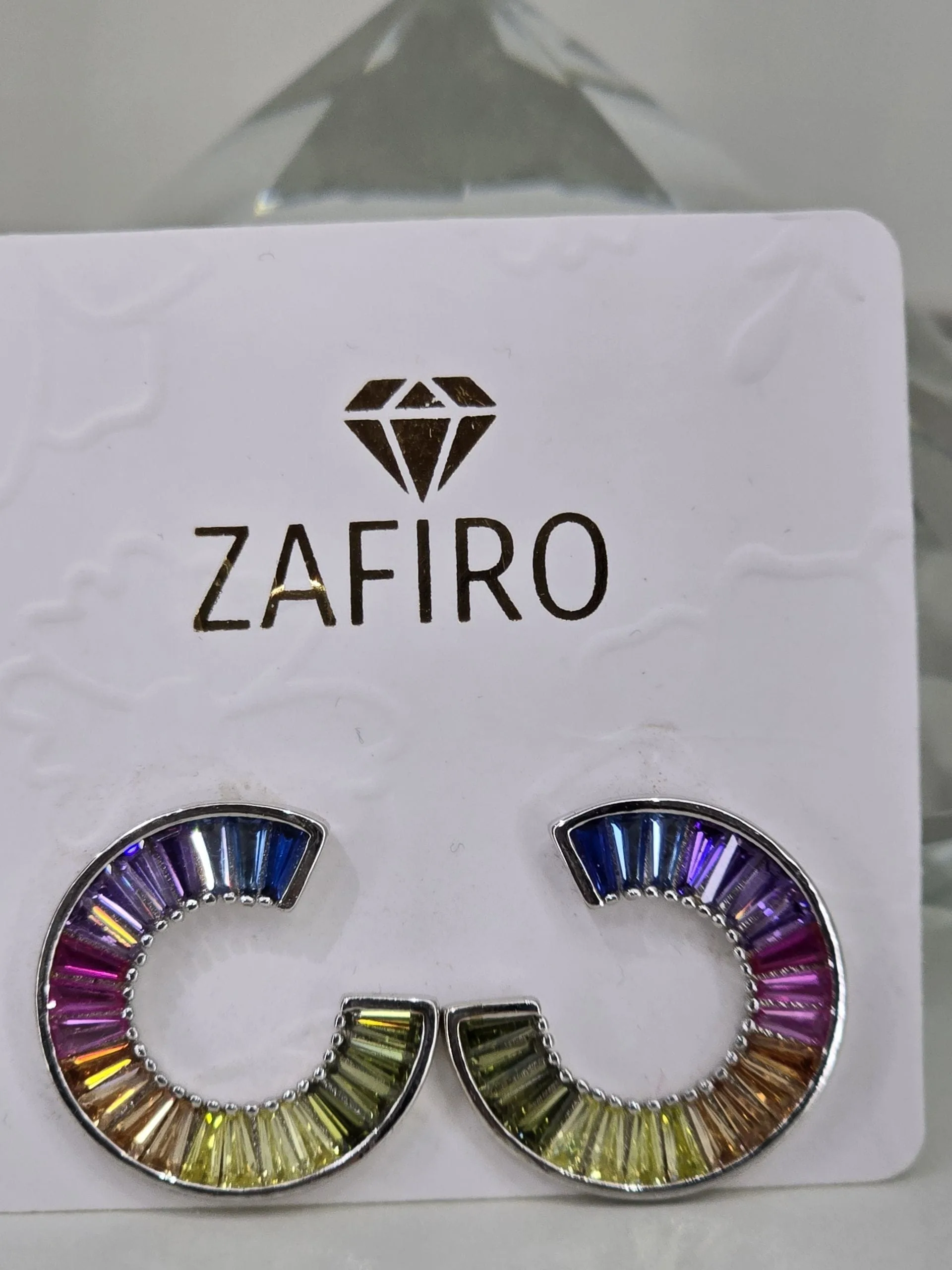 zarcillo de colores pasantes con cubics rodinados