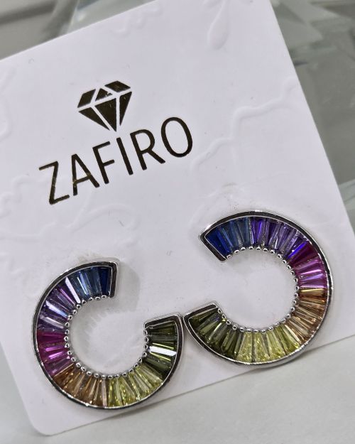 zarcillo de colores pasantes con cubics rodinados
