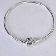Esclava pandora de plata