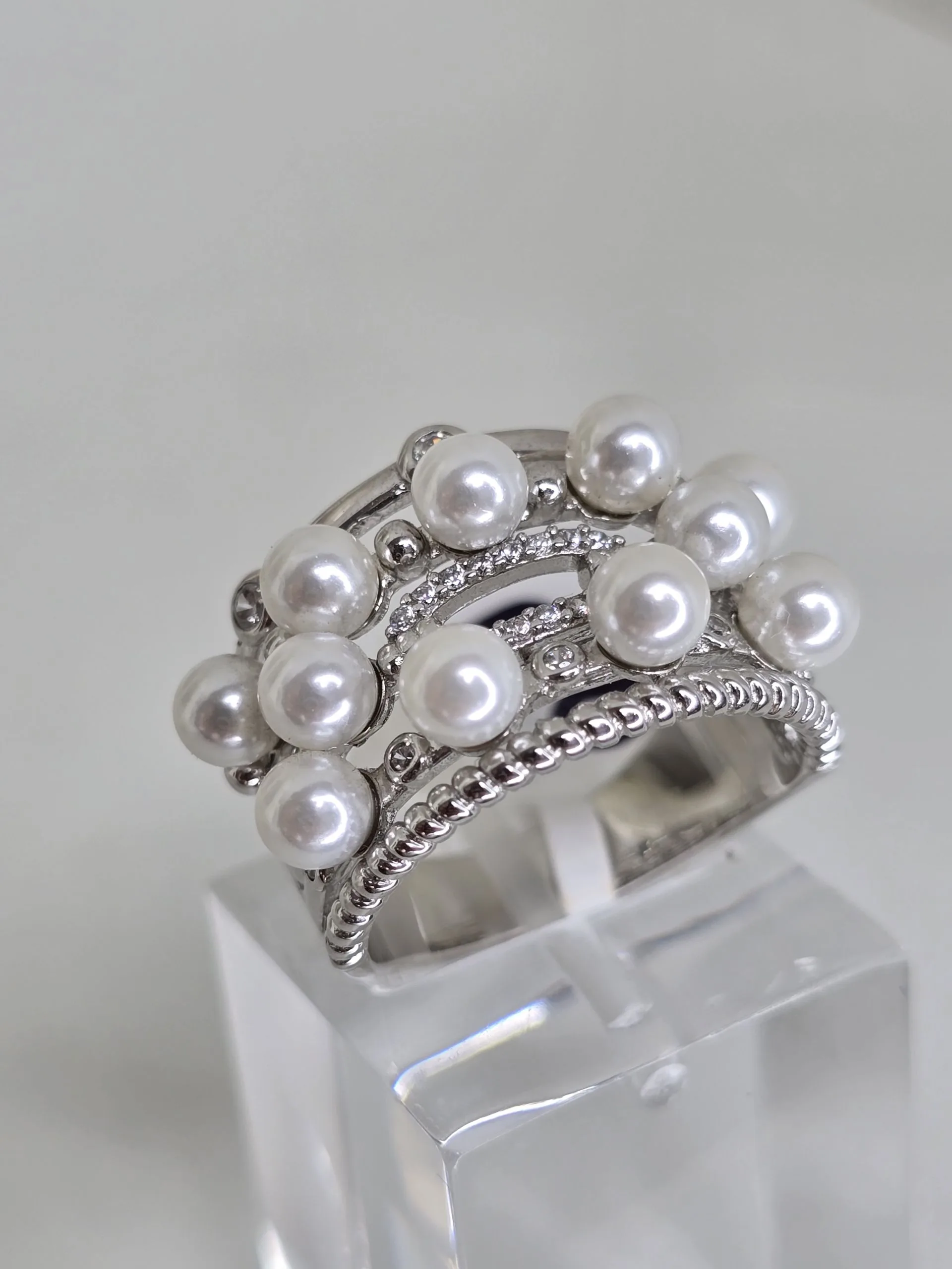 Anillo plata rodinada con perlas y cubics ancho