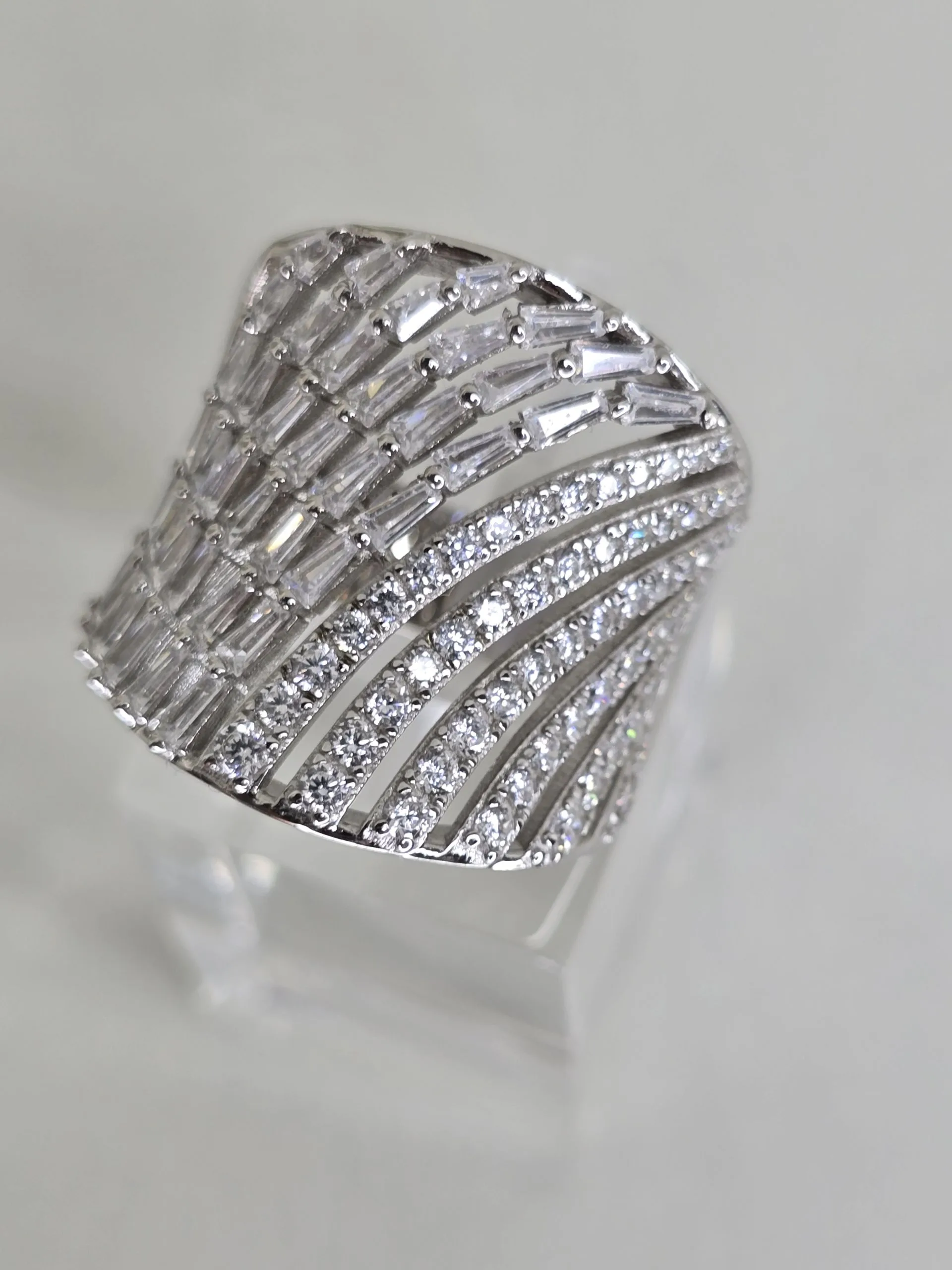 importante anillo con cubic microcubics importado