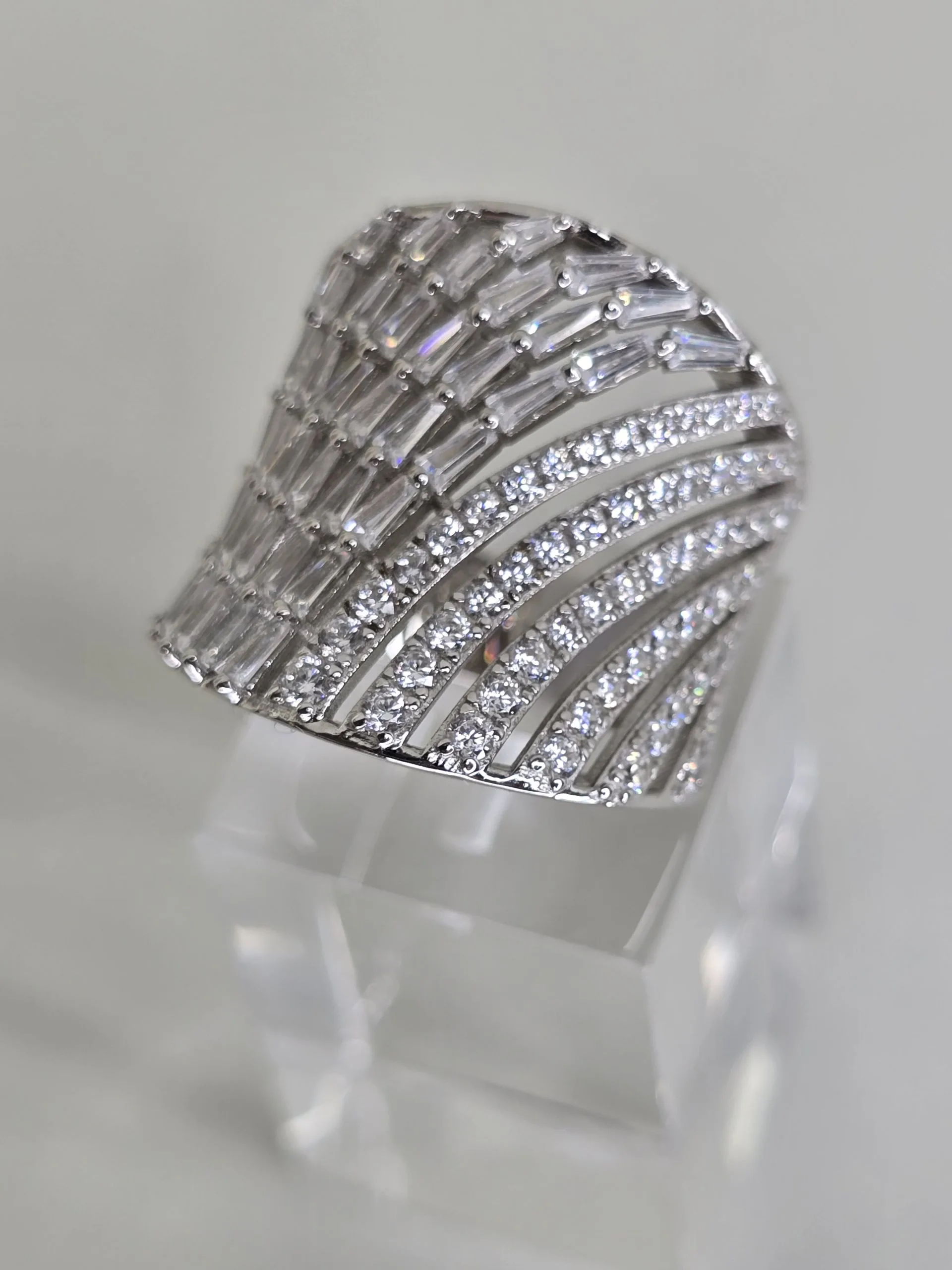 importante anillo con cubic microcubics importado