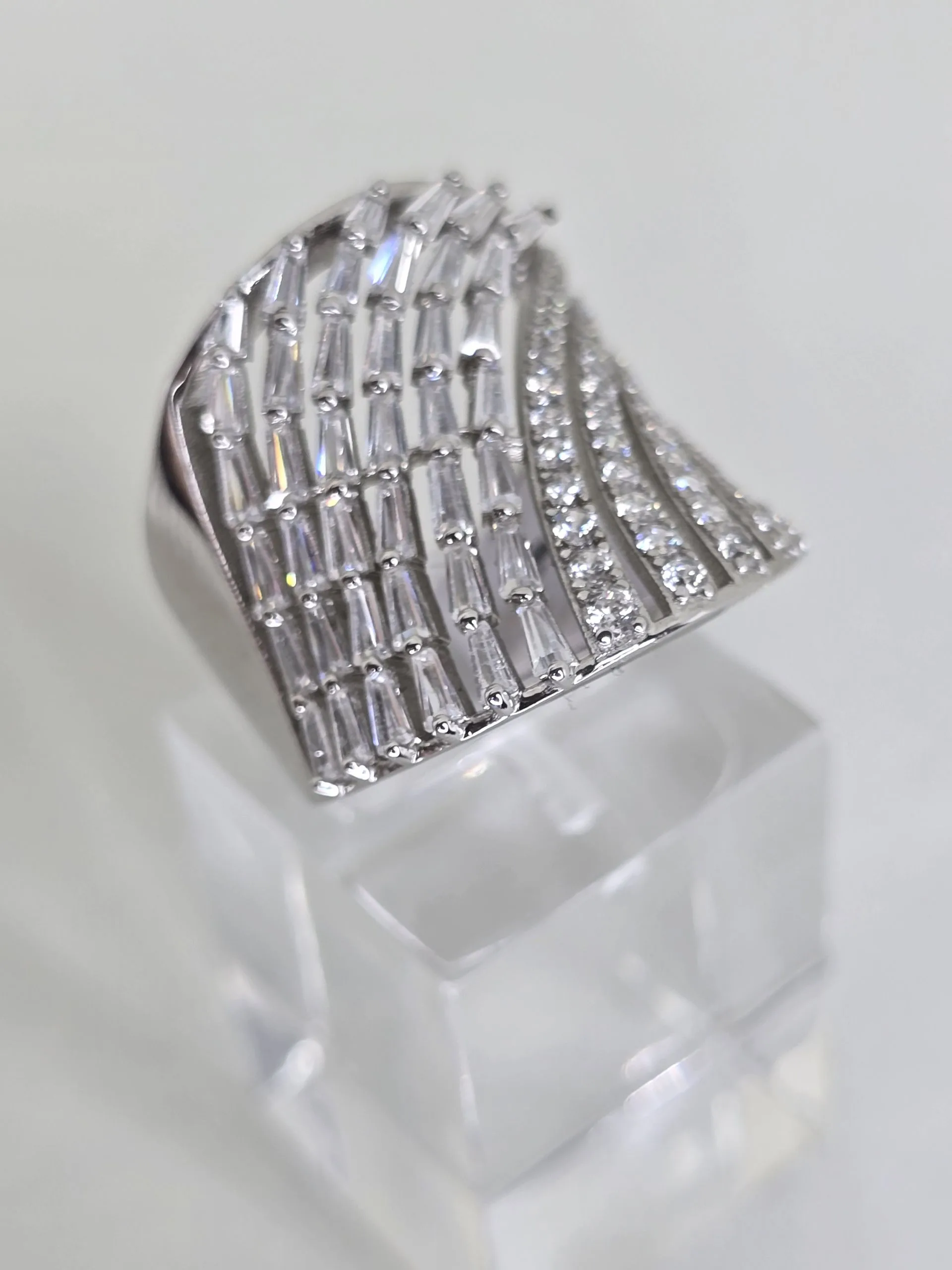 importante anillo con cubic microcubics importado
