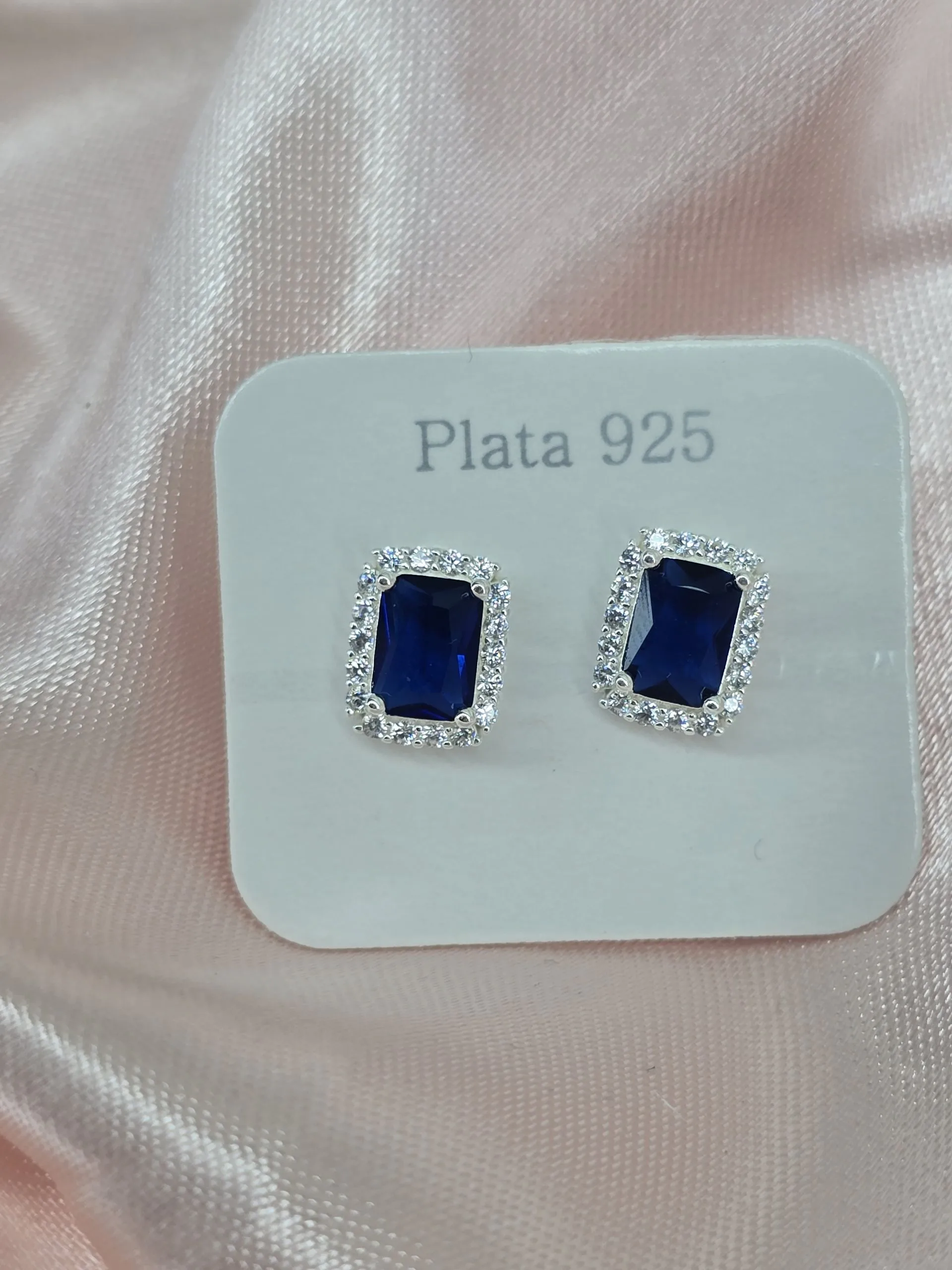 Aros cuadrados azules de cubics