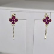 Aros alargados flores fuccia tenis gold de plata con baño