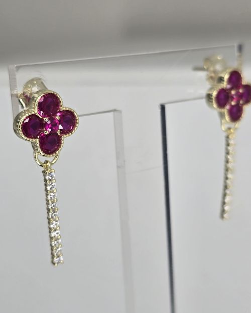 Aros alargados flores fuccia tenis gold de plata con baño