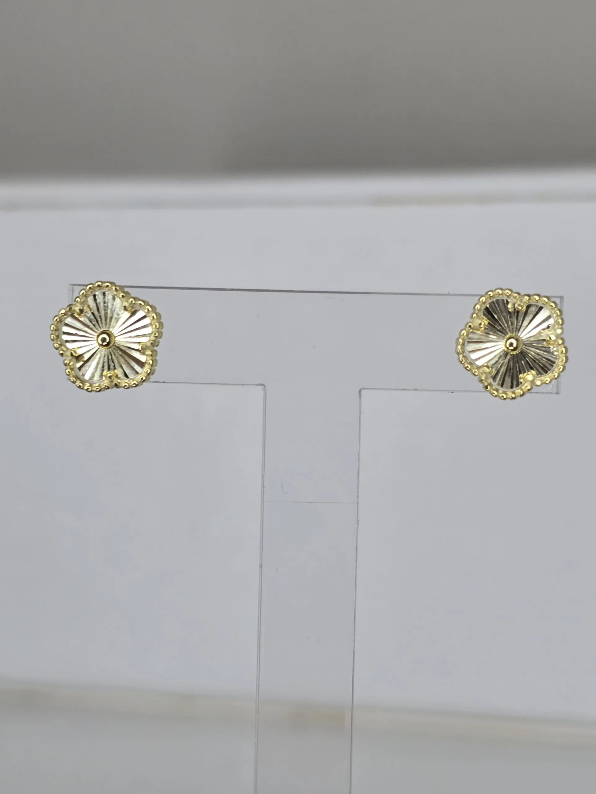 Aros pasantes dorados van cleef