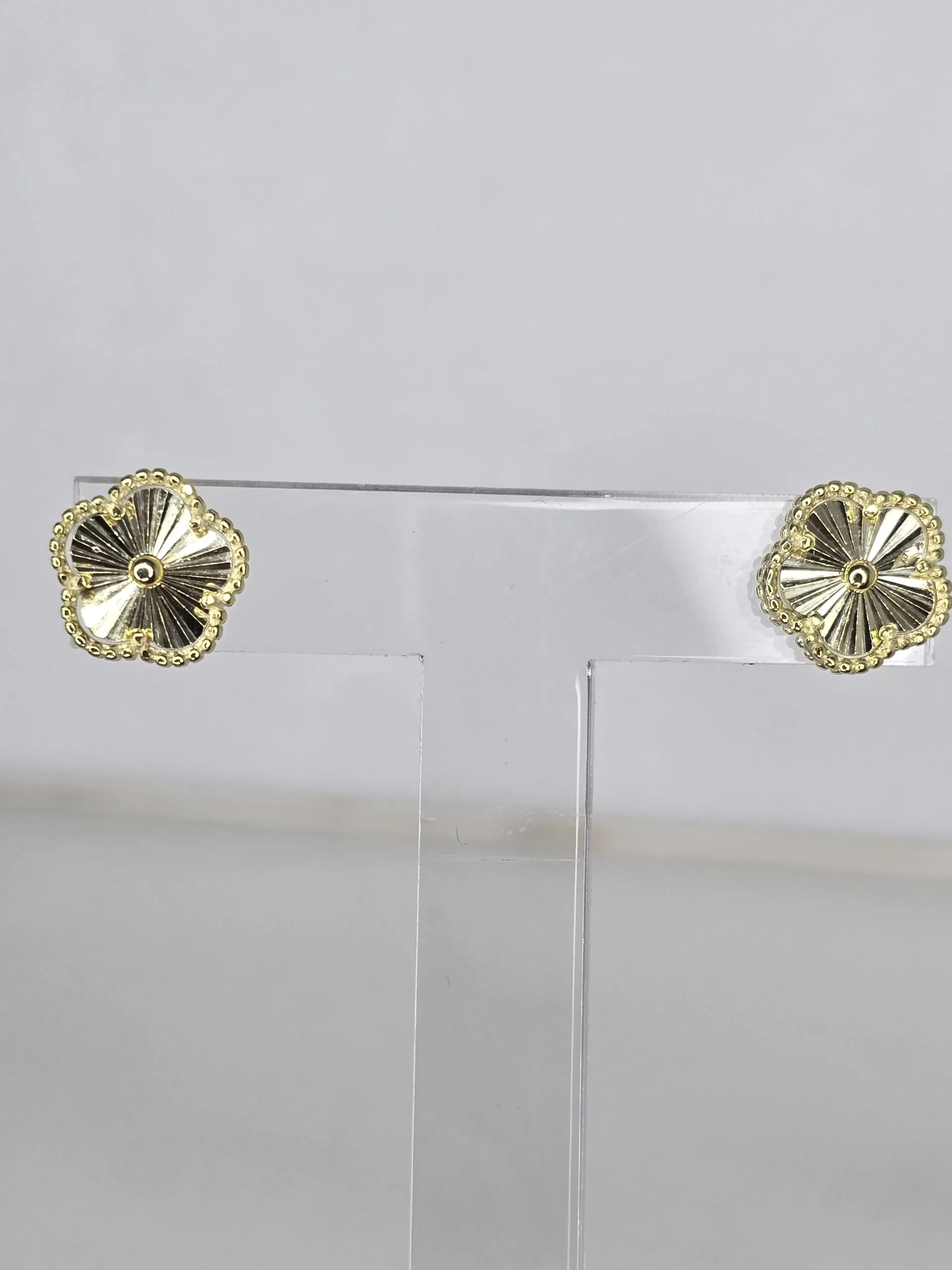 Aros pasantes dorados van cleef