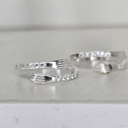 Anillo de plata de los abrazos con cubics REGULABLE