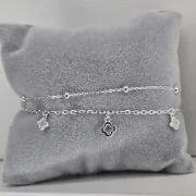 Pulsera doble con bolitas de plata y flores