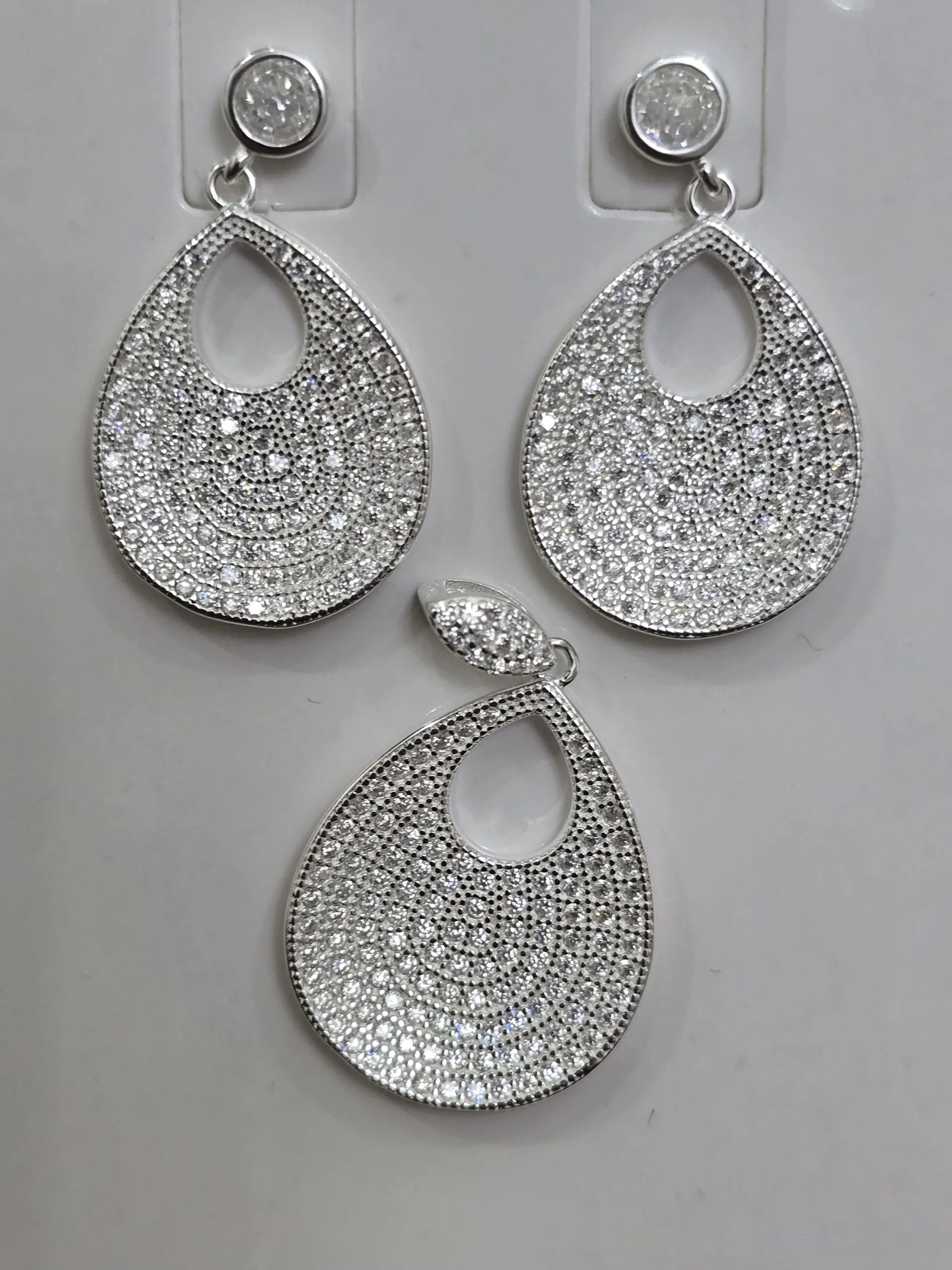 Conjunto de aros más dije de Gota con micropave y cubics PLATA