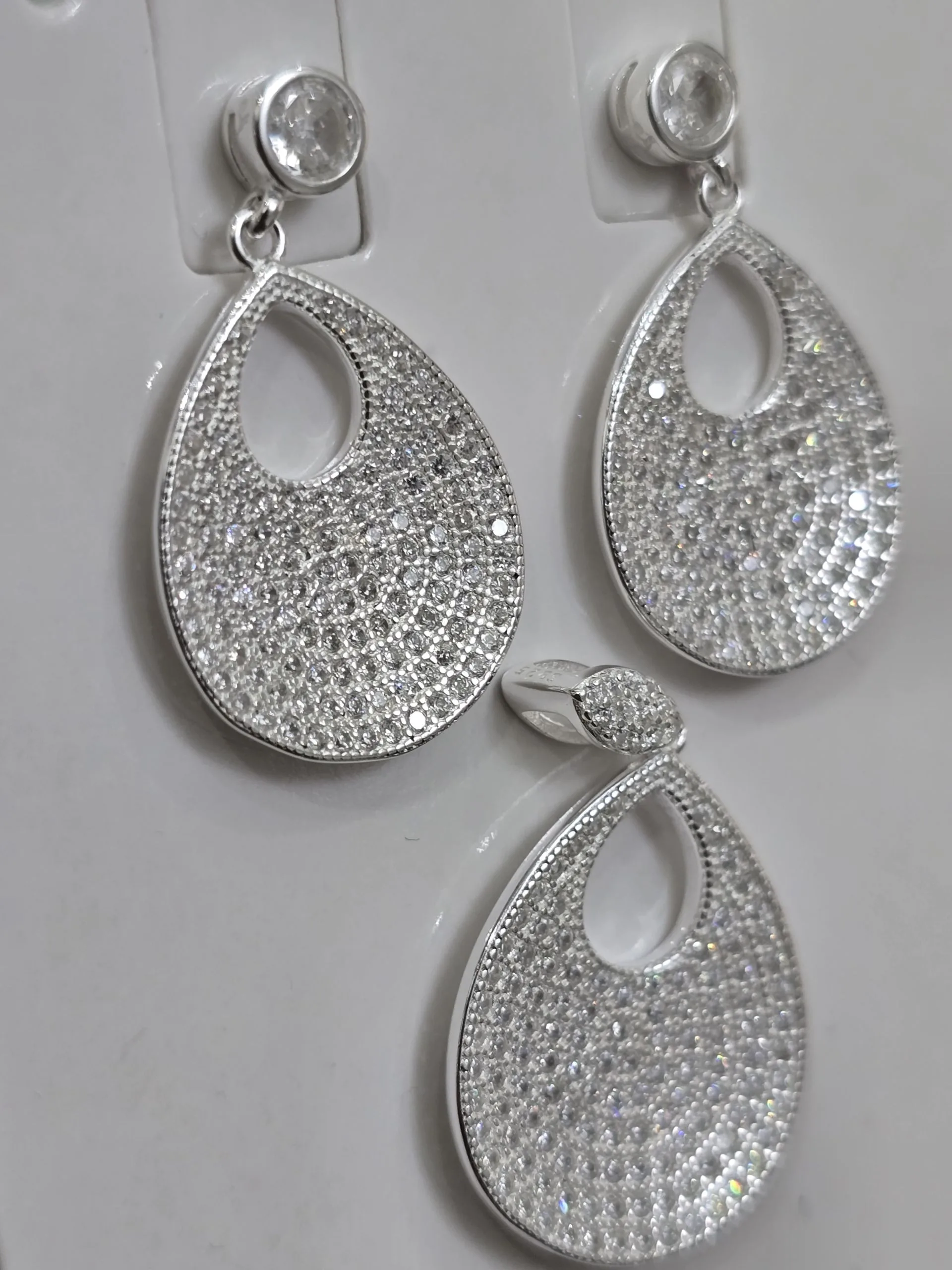 Conjunto de aros más dije de Gota con micropave y cubics PLATA