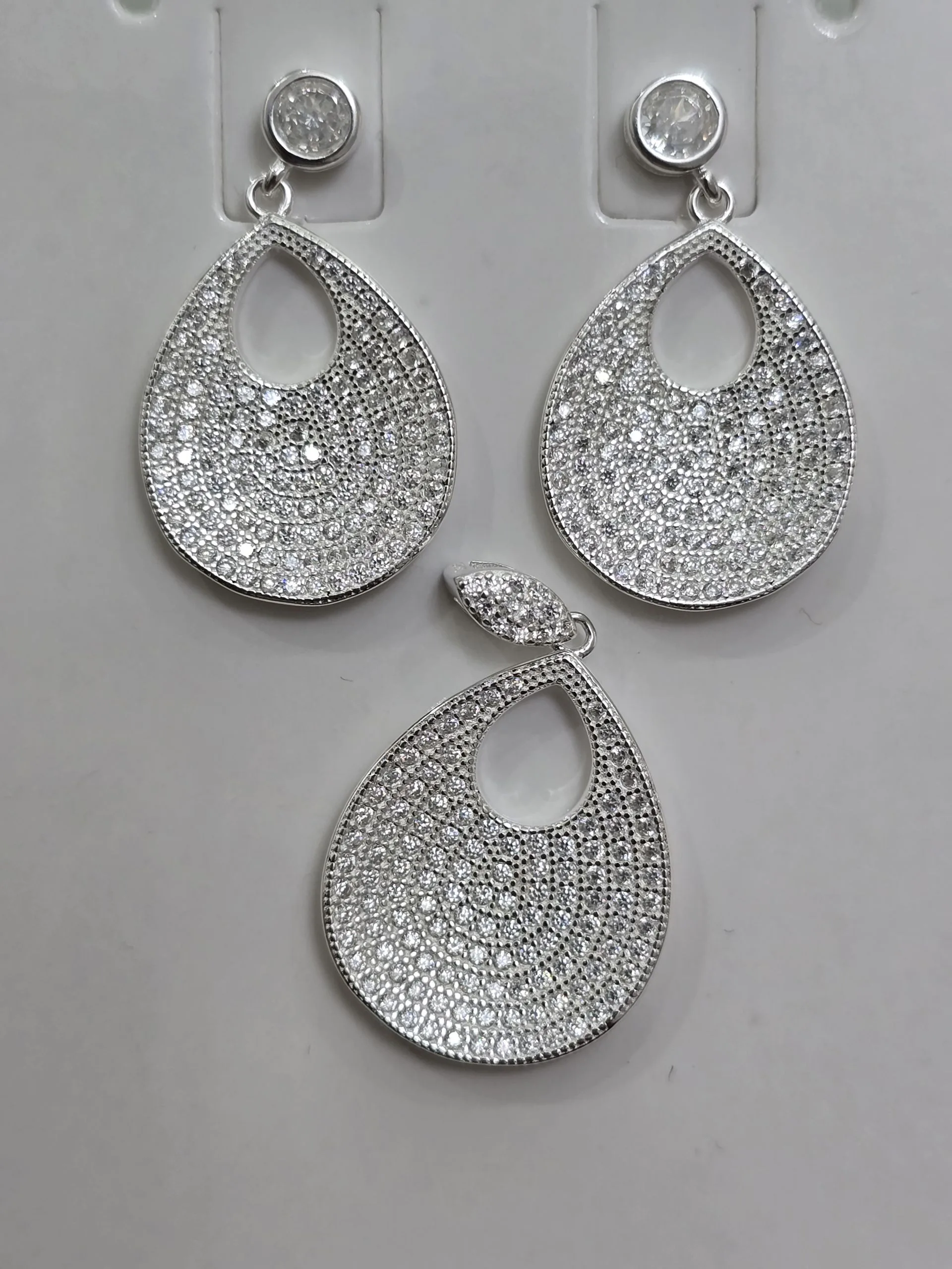 Conjunto de aros más dije de Gota con micropave y cubics PLATA