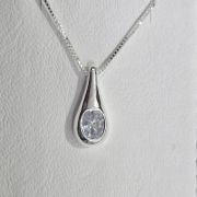 Cadena de plata con dije gota y punto luz