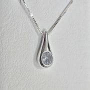 Cadena de plata con dije gota y punto luz