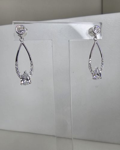 Conjunto Aros largos más dije calado punto luz y microcubics