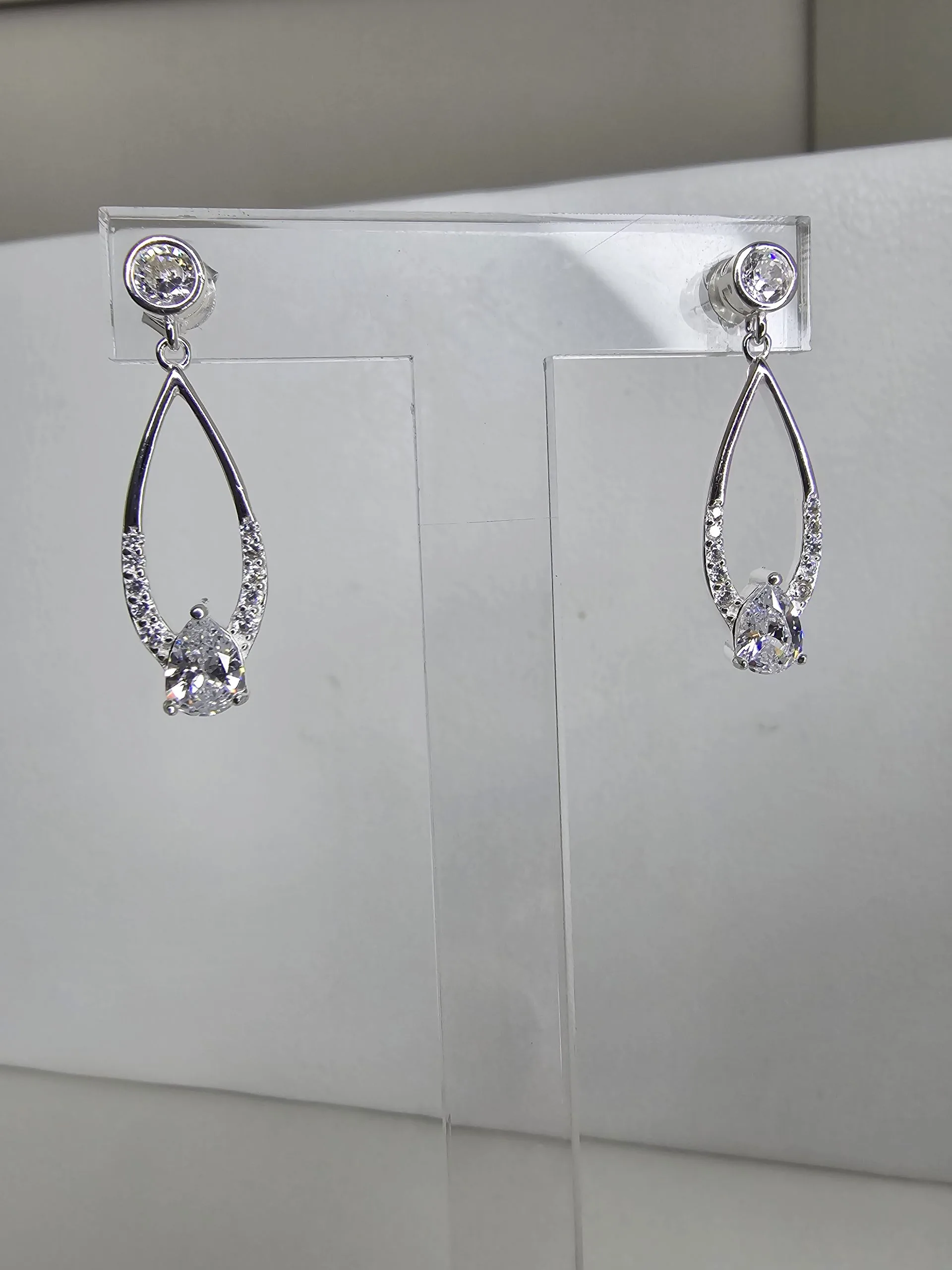 Conjunto Aros largos más dije calado punto luz y microcubics