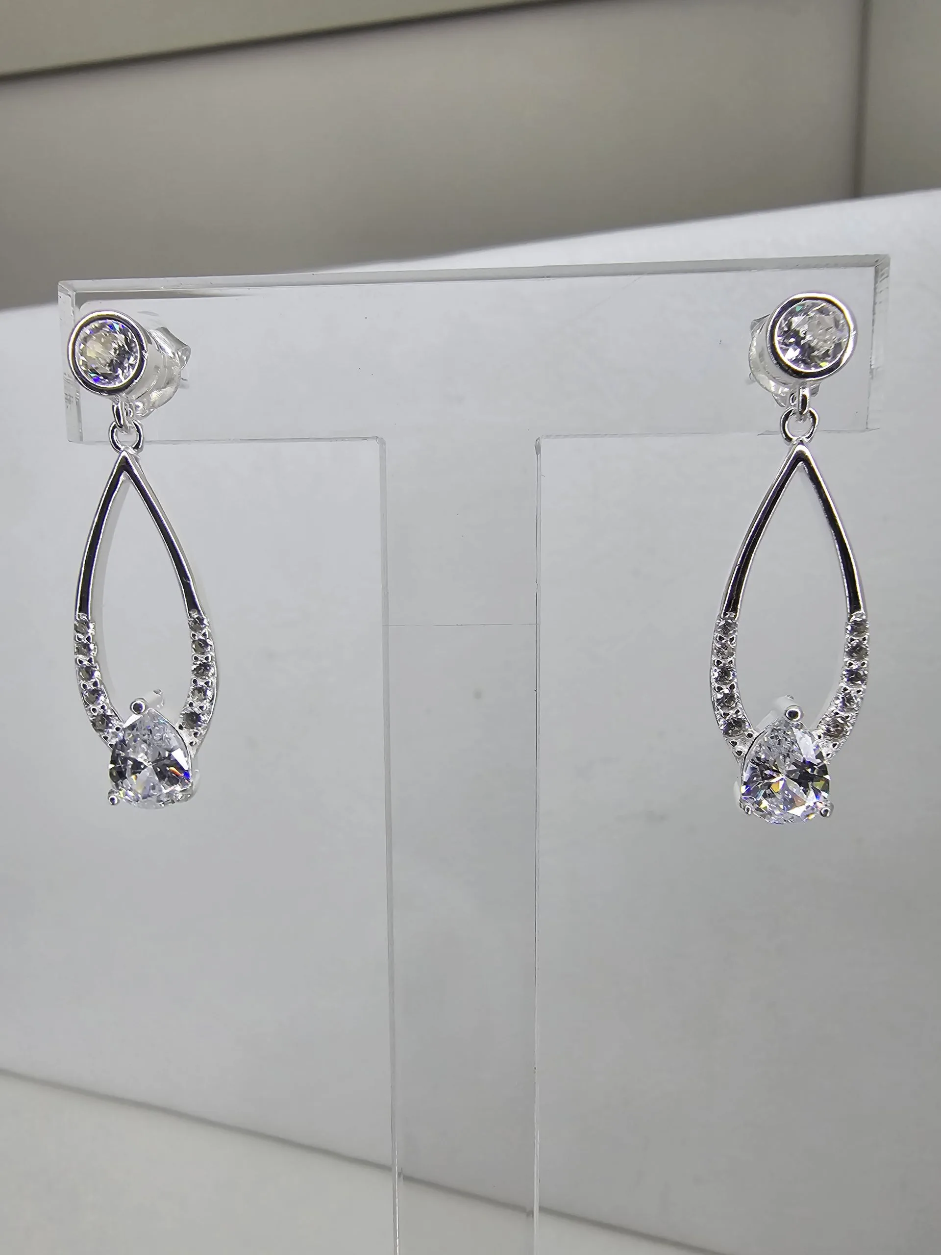 Conjunto Aros largos más dije calado punto luz y microcubics