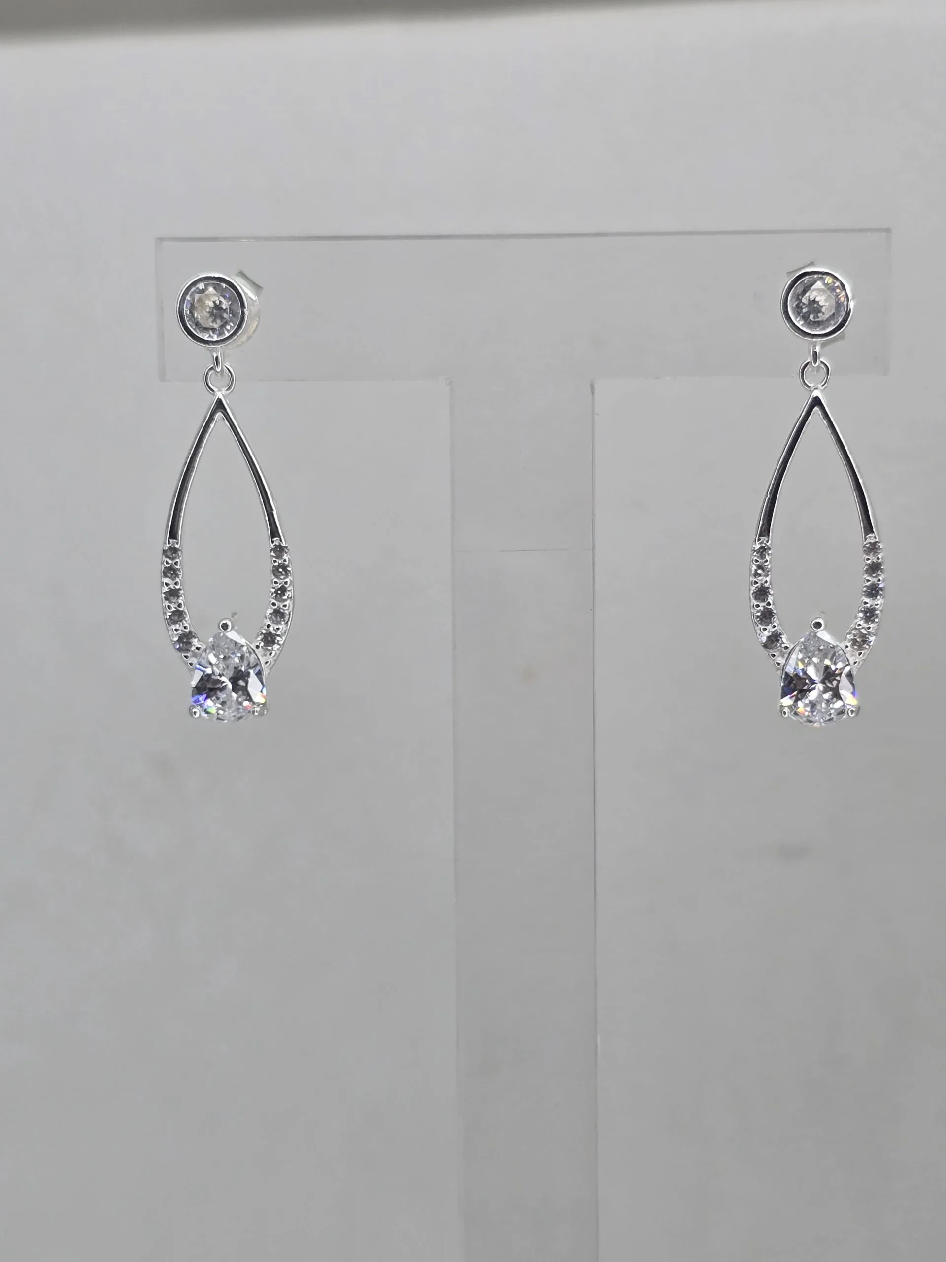 Conjunto Aros largos más dije calado punto luz y microcubics