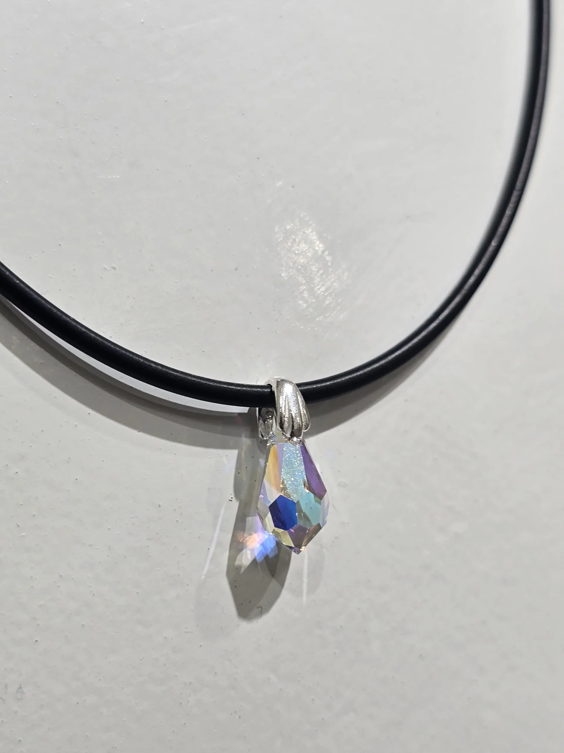 Gargantilla de caucho con cristal ab swarovski