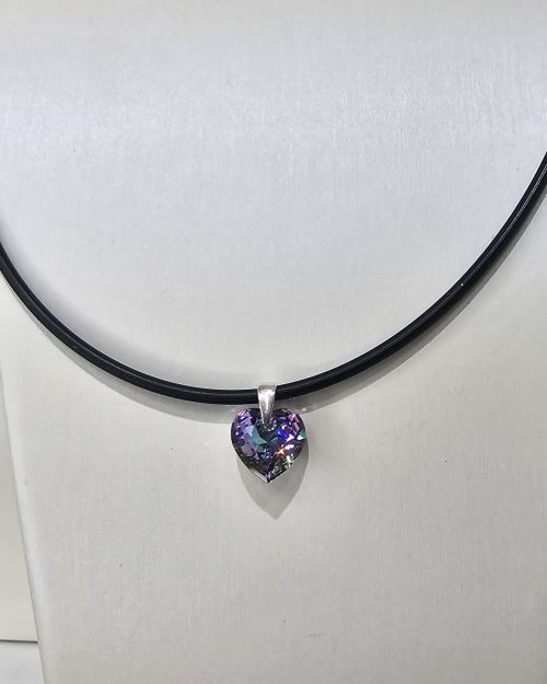 Caucho con cristal swarovski 10mm corazón tonalidad tuquesa y lila