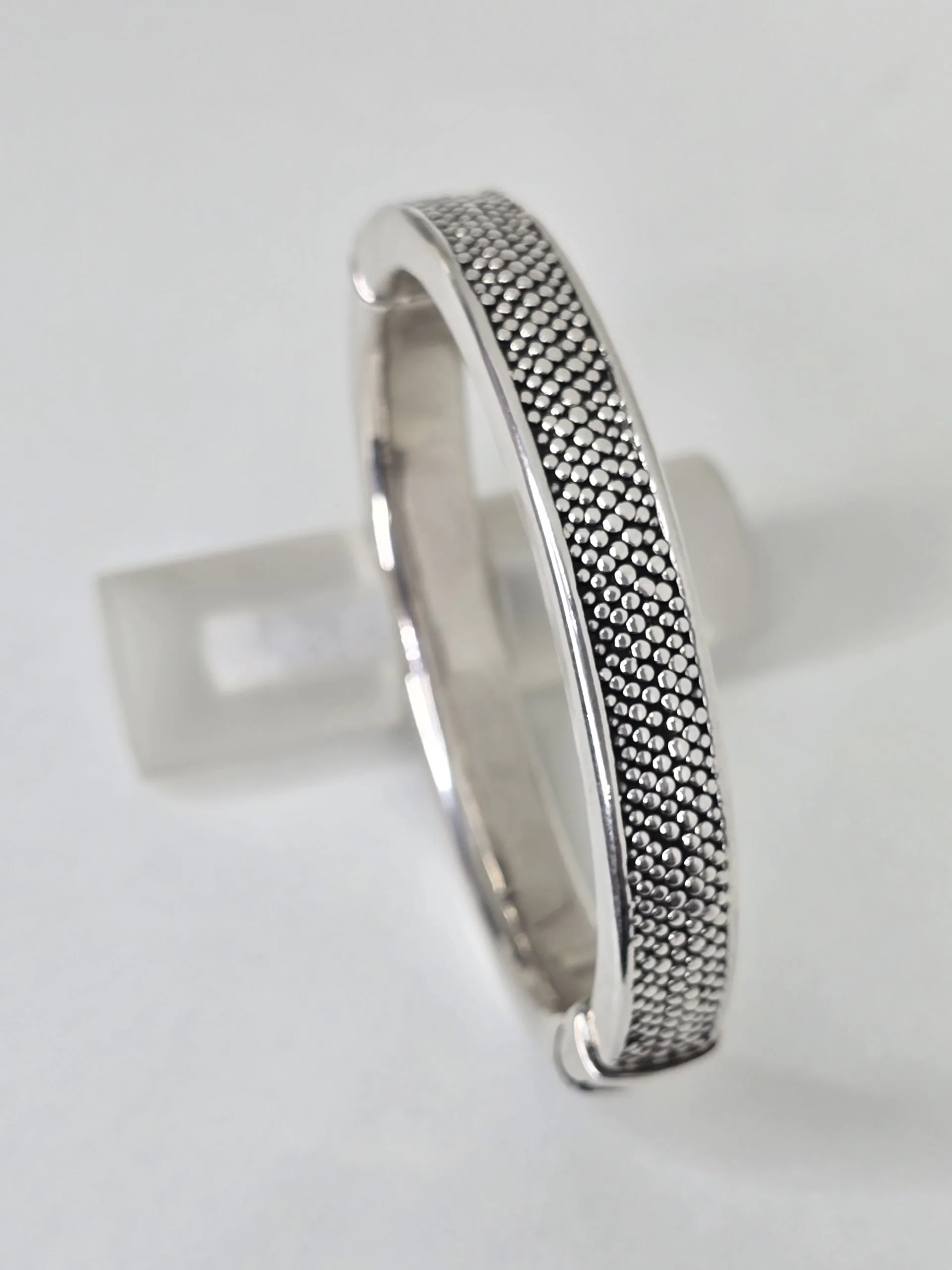 Esclava de plata inflada con electroformatura