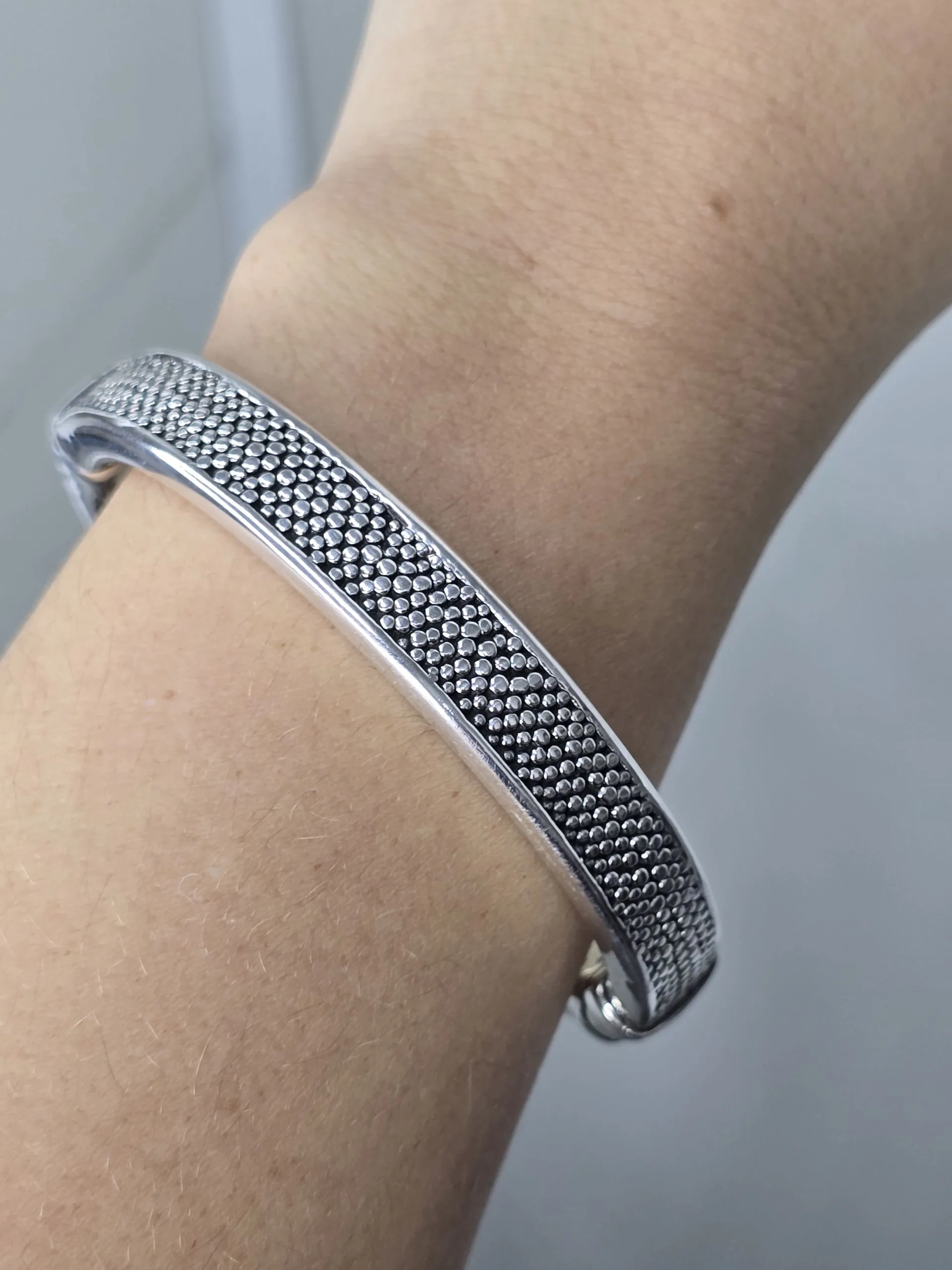 Esclava de plata inflada con electroformatura