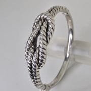 Esclava de plata inflada formatura nudo rayas