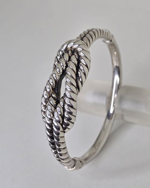 Esclava de plata inflada formatura nudo rayas