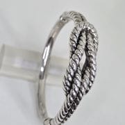 Esclava de plata inflada formatura nudo rayas