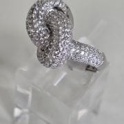 Anillo nudo, importado de Plata rodinada con pave