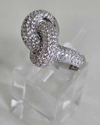 Anillo nudo, importado de Plata rodinada con pave