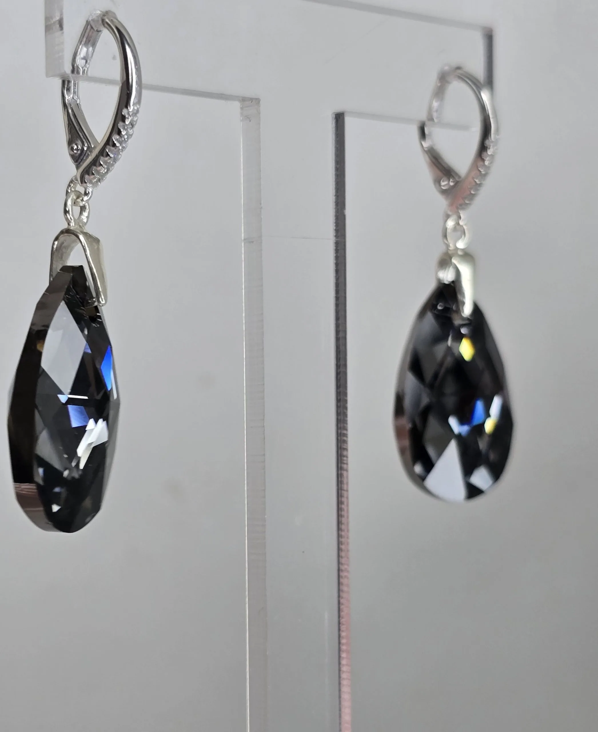 Aros gota 16 mm gris humo cristal