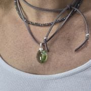 Cordón gamuza gris con cristal sw hoja verde