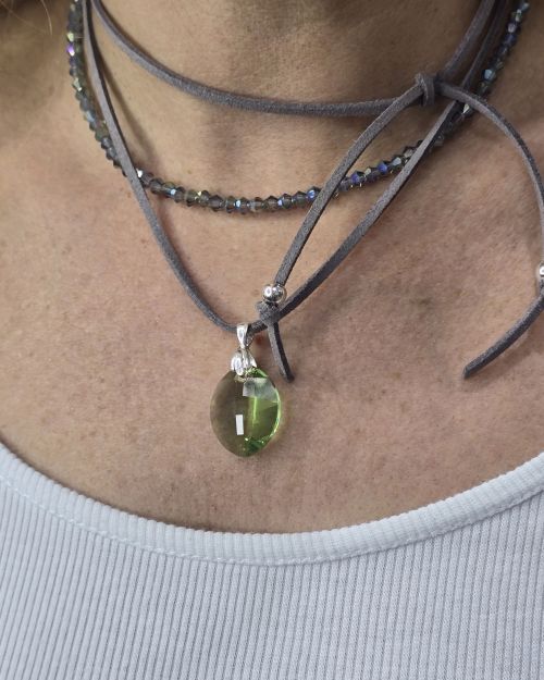 Cordón gamuza gris con cristal sw hoja verde